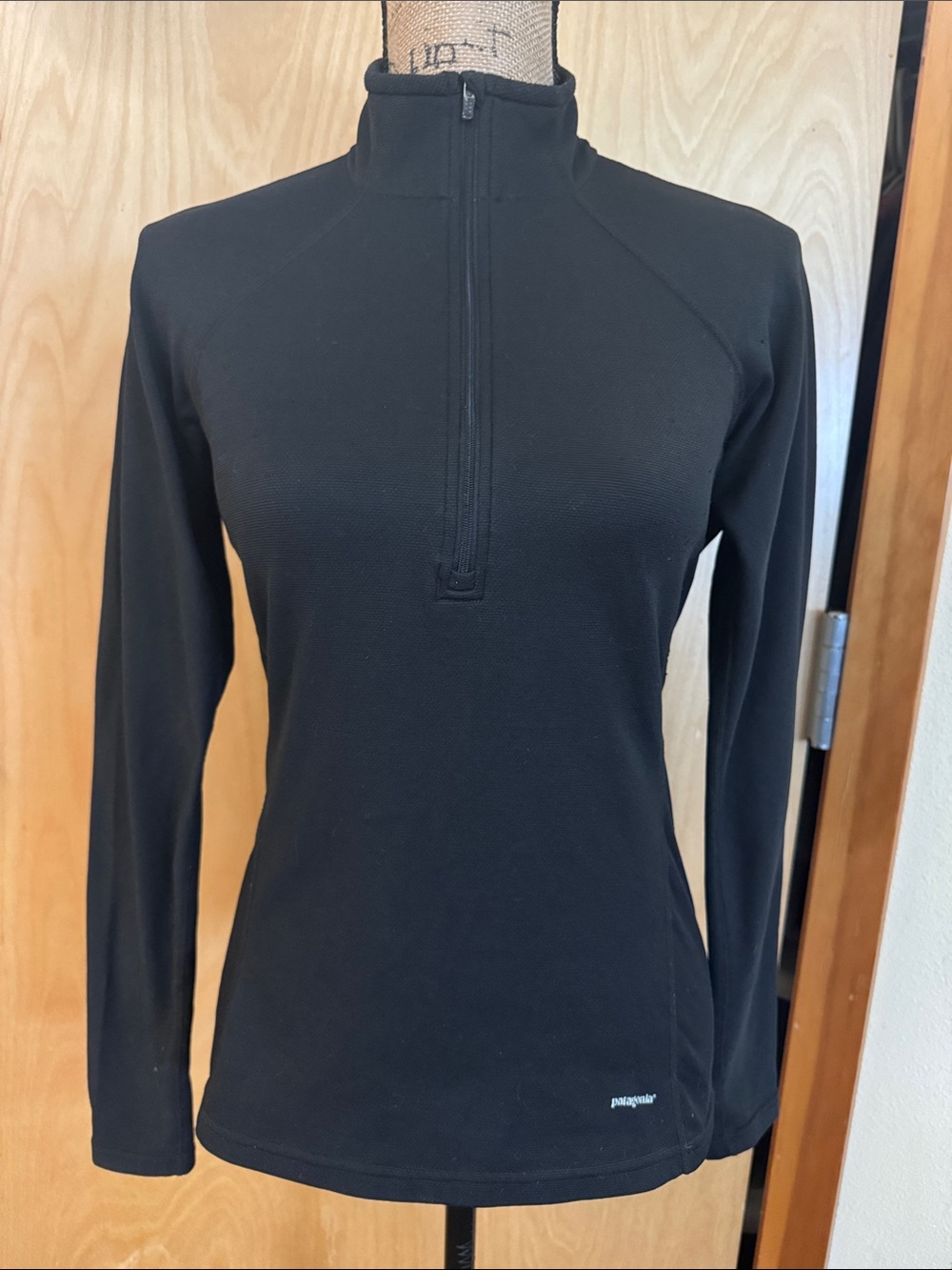 PATAGONIA pullover half zip lightweight jacket. Black in color. Size Women’s M.